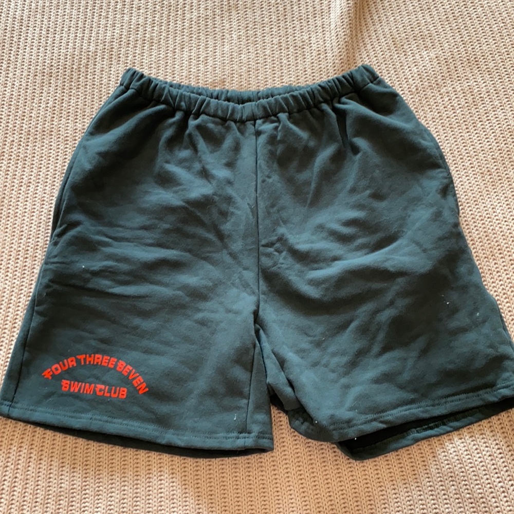 437 Sweat short
